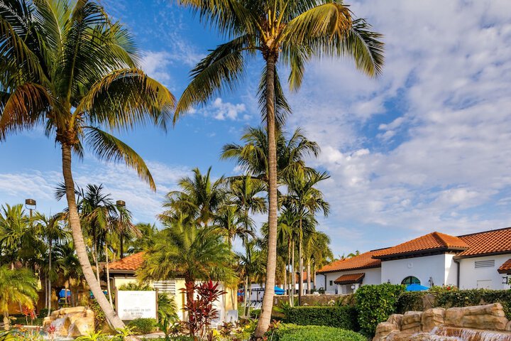 Naples Bay Resort & Marina