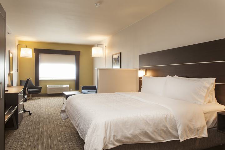 Room 10 of 34