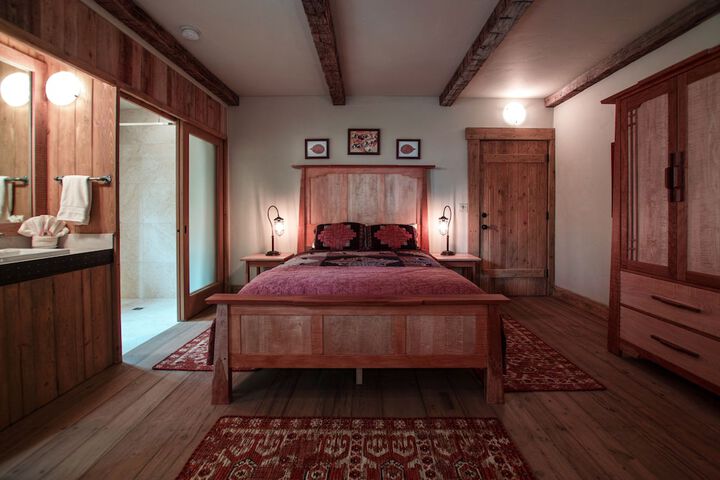 Room 17 of 32
