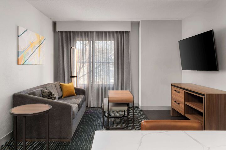 Room 33 of 40
