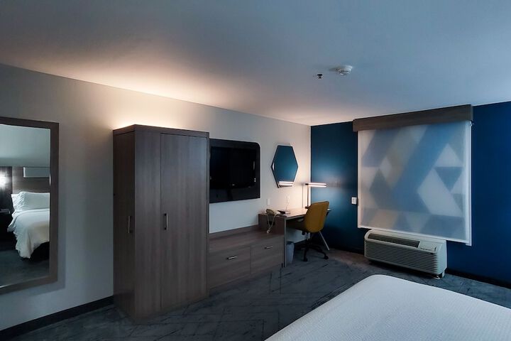 Room 33 of 50