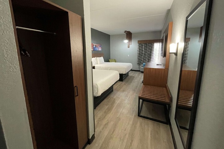 Room 32 of 44