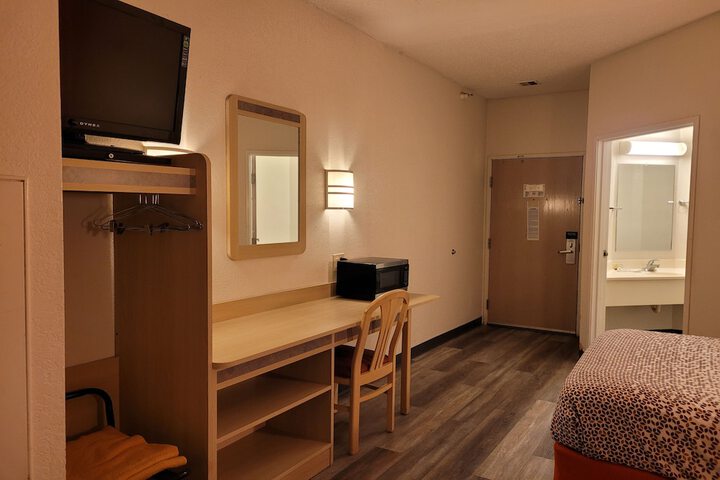 Modern Stay 39 Lakeview by OYO Minonk Garden
