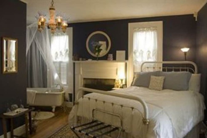 Room 14 of 18