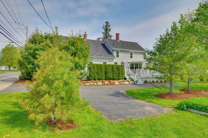 Rockland Home w / Deck 5 Mins to Historic Downtown!