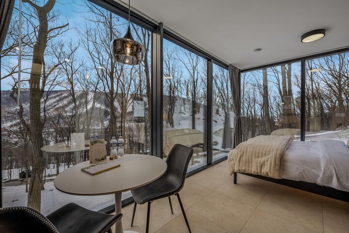 Mirror Villas - Modern Retreat with private hot tubs and mountain view