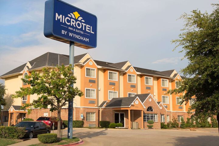 Microtel Inn & Suites by Wyndham Garland / Dallas