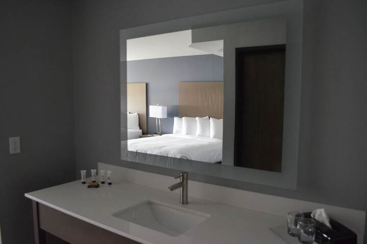 Room 33 of 71