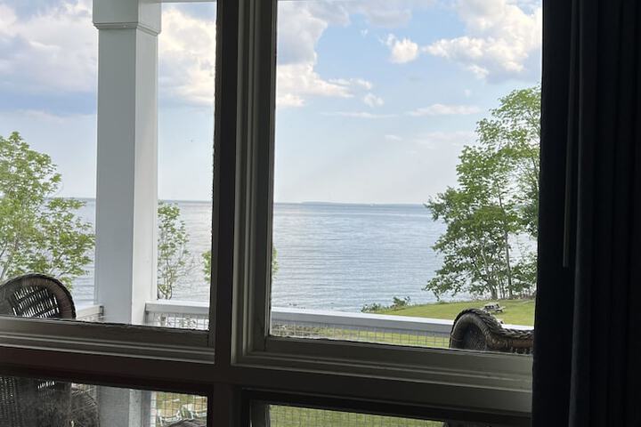 High Tide Inn