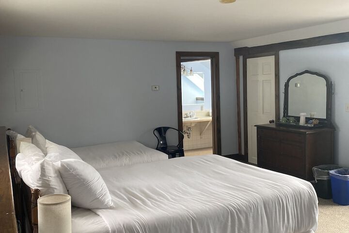 Room 120 of 294