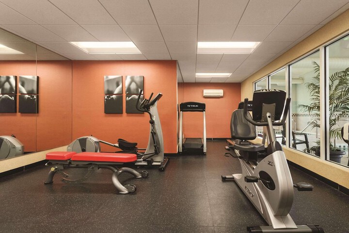 Country Inn & Suites by Radisson Bentonville South - Rogers, AR