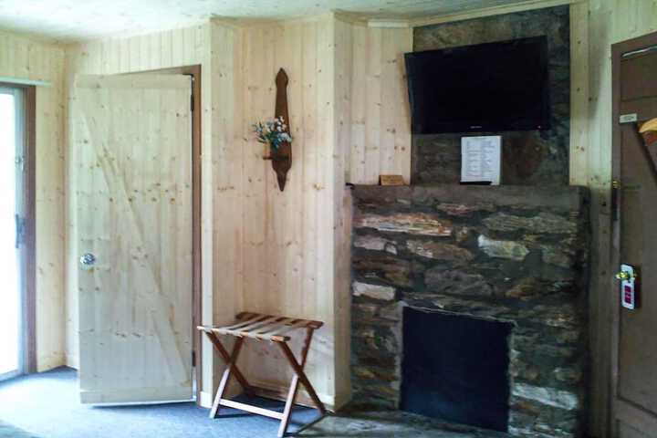 Lloyds on the River Country Inn by OYO