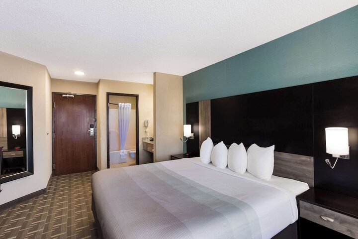 Room 15 of 28