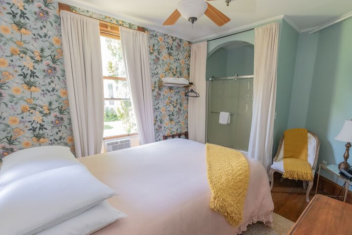 LimeRock Inn