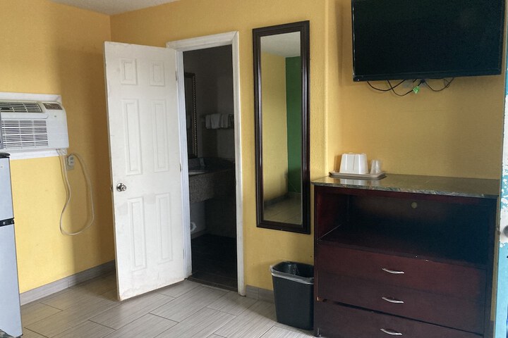 Room 15 of 20