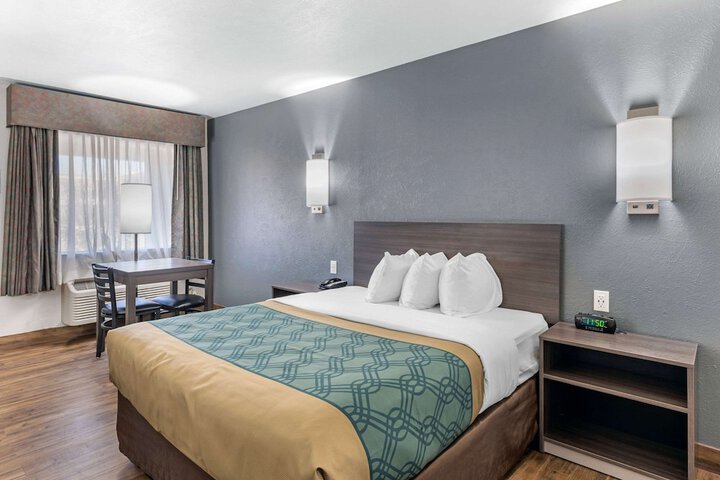 Room 4 of 36