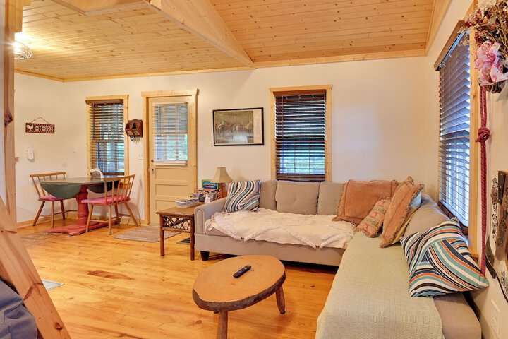 Cozy Beattyville Cabin w / Fire Pit