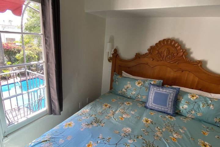 Room 85 of 128