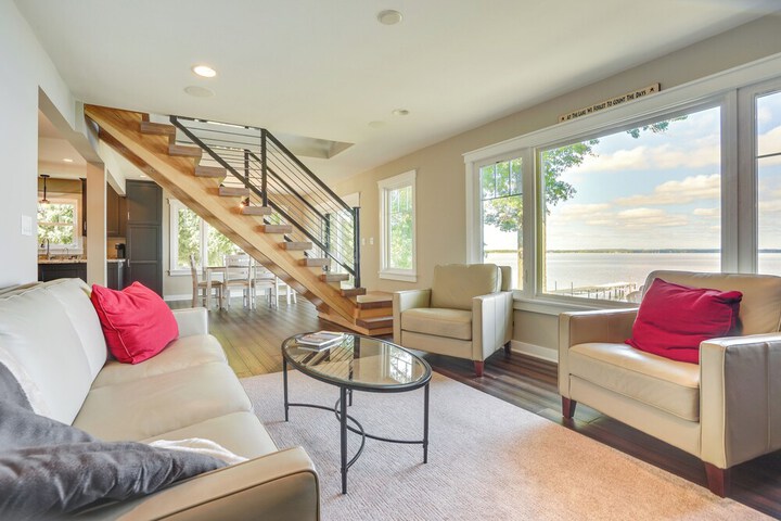 Lakefront Chippewa Falls Haven w / Private Deck!