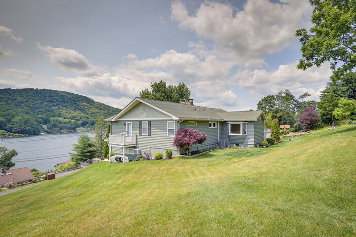 New Fairfield Vacation Rental w / Lake Views!