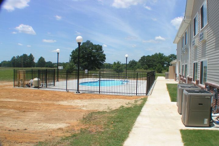 Heritage Inn & Suites