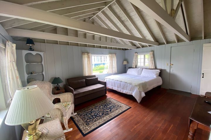 High Tide Inn