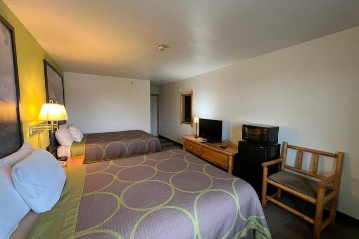 Room 16 of 28