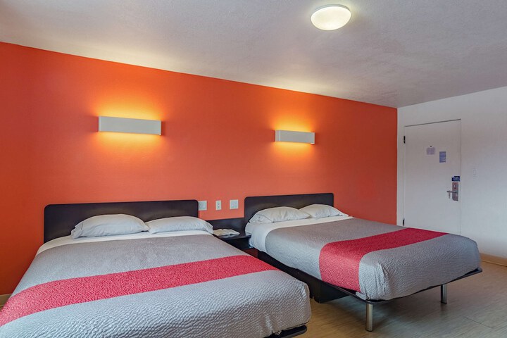 Room 21 of 32