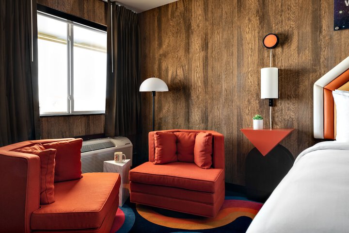Room 21 of 37