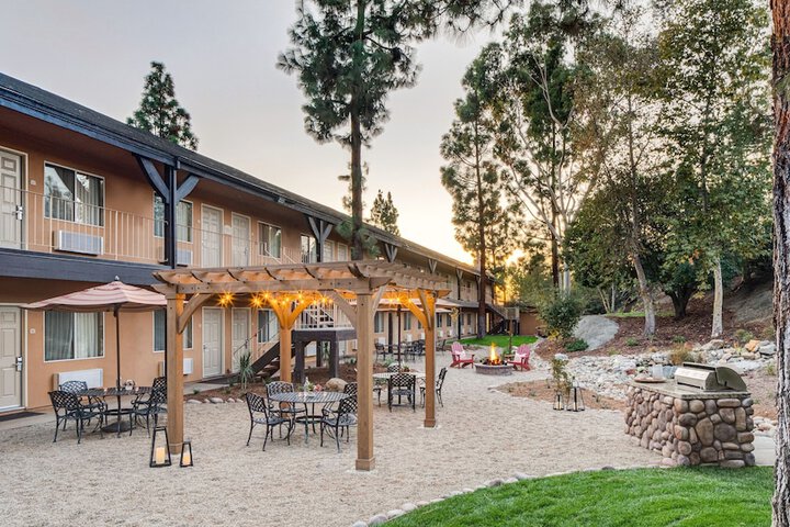 Ayres Lodge Alpine