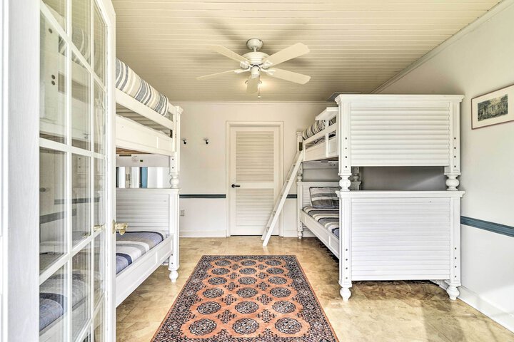 Bayfront Retreat w / Game Room + Outdoor Pool!