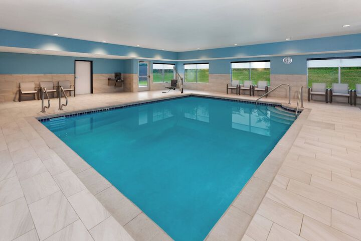 Holiday Inn Express & Suites Reedsburg - Dells Area by IHG