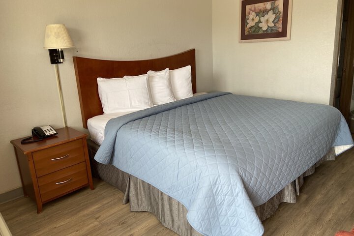 Room 3 of 27