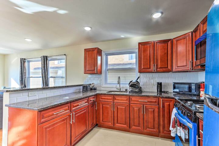 Bright Irvington Home 2 Mi to Prudential Center!