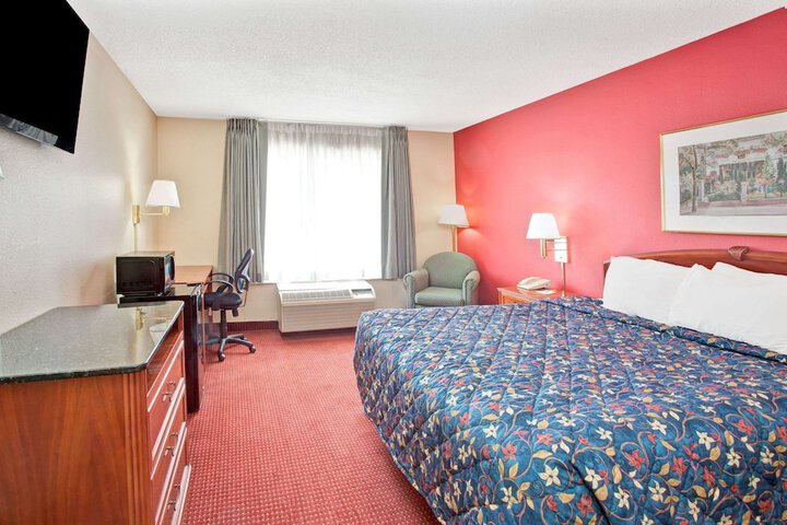 Room 15 of 18