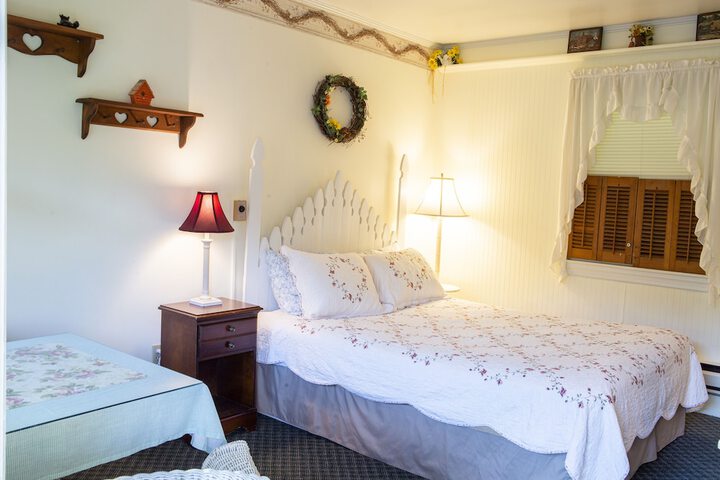 The Chimney Rock Inn & Cottages