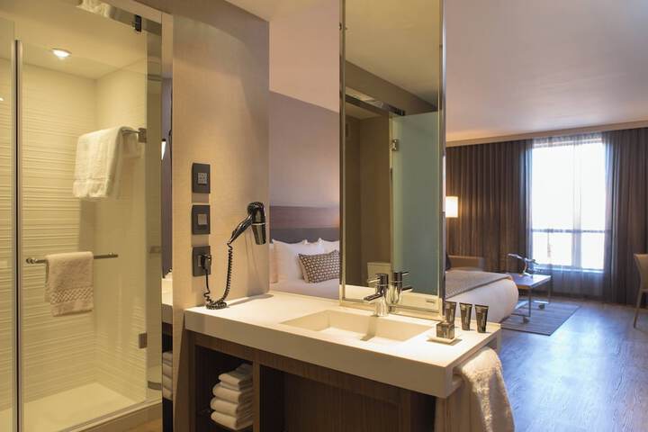 Room 10 of 27