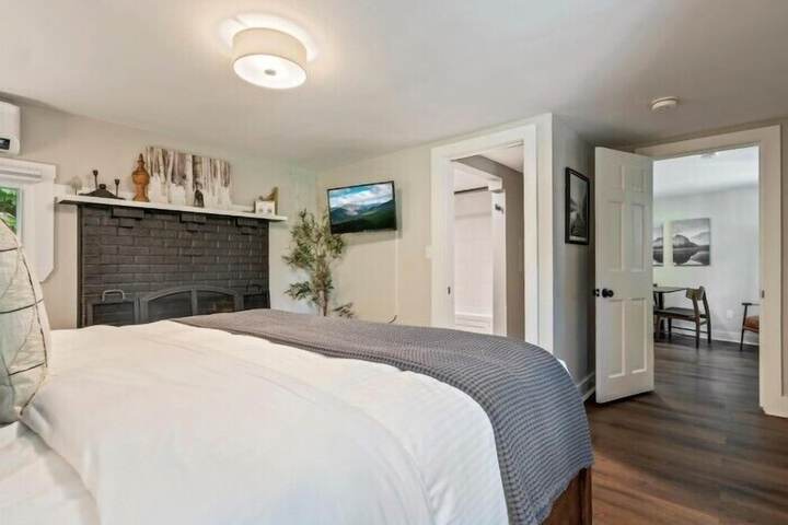 The Aurora Inn & Cottages
