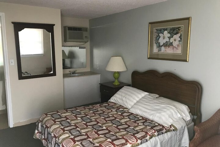 Room 8 of 19