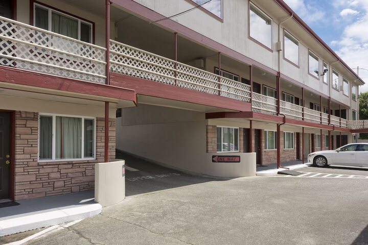Hotel 2 of 66