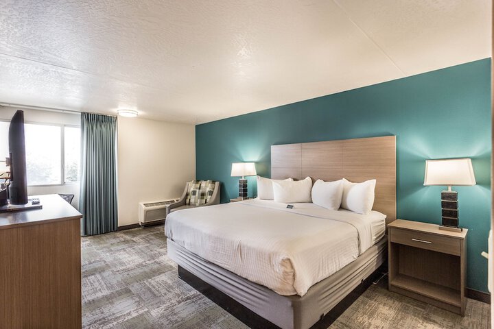 EverSpring Inn & Suites