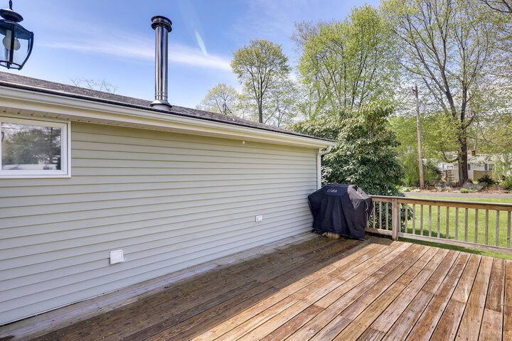 Charming Old Saybrook Home: Half-mi to Sand & Sea!