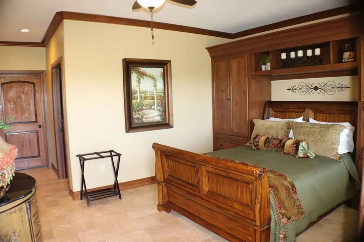 The Vineyard B & B at Lost Creek Ranch