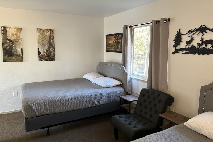 Room 102 of 158