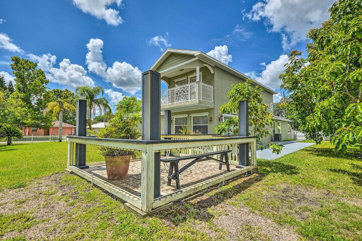 Cozy Coastal Retreat w / Grill 5 Mi to Beach