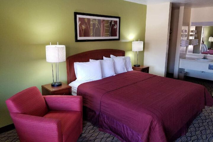 Economy Inn & Suites