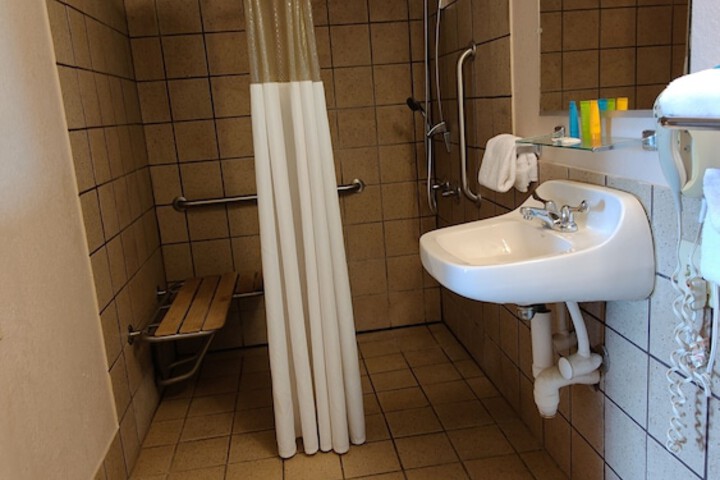 Countryside Inn & Suites