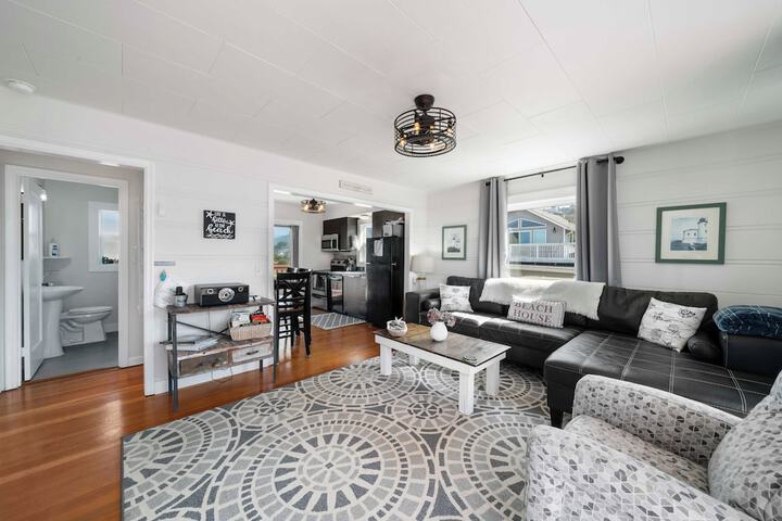 Rockaway Beach Vacation Rental: Pets Welcome!
