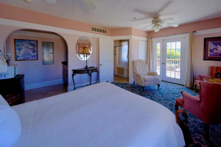 Shorelight Inn