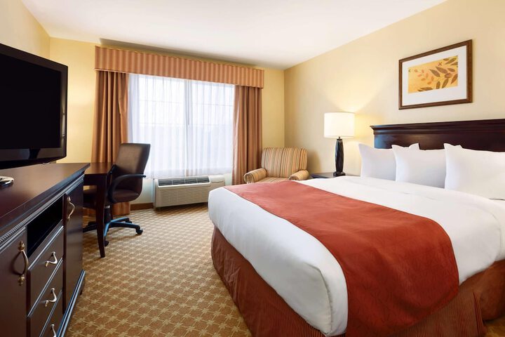 Country Inn & Suites by Radisson Clinton, IA